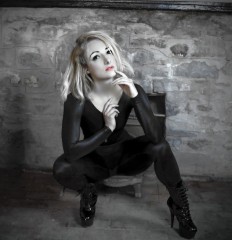 catsuit-gothic-look